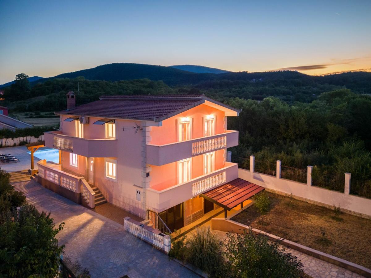 Vacation Villa Matic With 7 Bedrooms Sinj Exterior photo