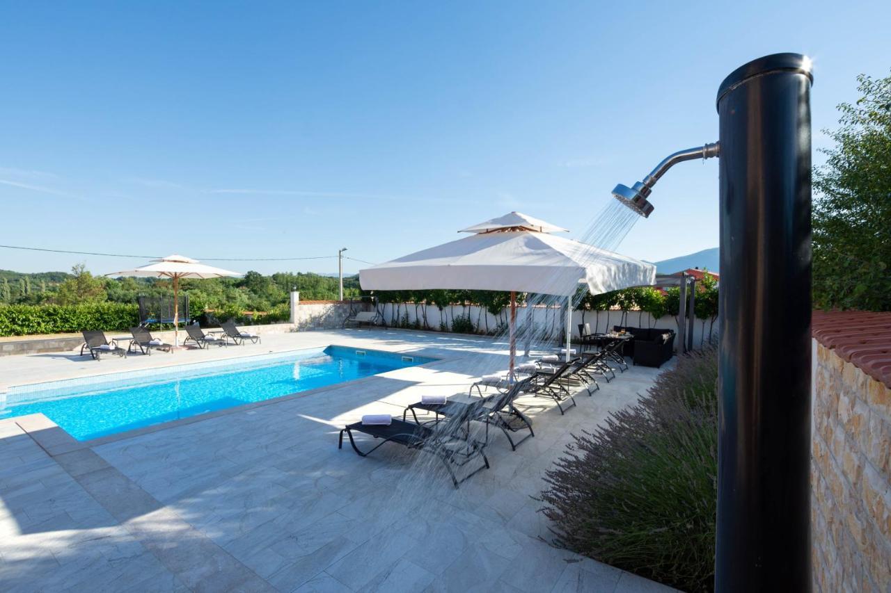Vacation Villa Matic With 7 Bedrooms Sinj Exterior photo